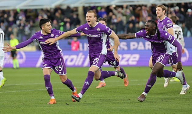 Fiorentina gây khó cho AC Milan trên sân nhà