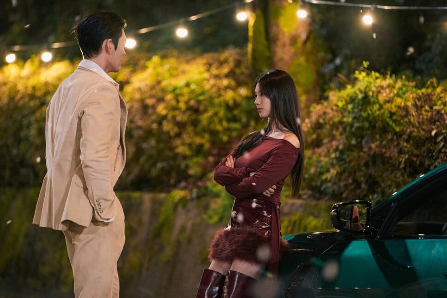 Phong cách này được duy trì nhất quán trong nhiều bối cảnh khác nhau, góp phần giúp hình ảnh nhân vật trở nên cuốn hút và giàu cảm xúc.