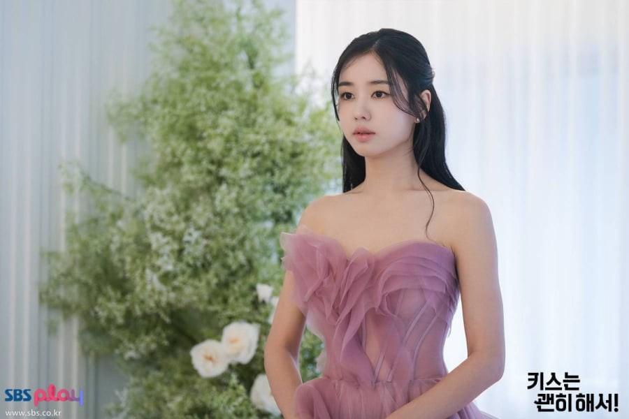 Cách phối đồ không cầu kỳ nhưng có điểm nhấn vừa đủ khiến phong cách của Go Da Rim trở thành gợi ý lý tưởng cho những cô gái yêu thích style đời thường, năng động.