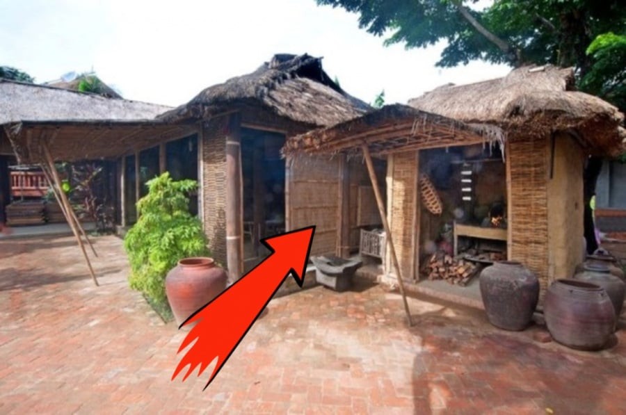 Các cửa cổng, cửa hậu, cửa bên… đặt làm cửa phụ phải có kích thước nhỏ hơn, và ít được sử dụng để đi lại hơn. 