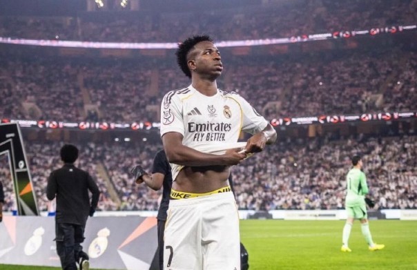 Vinicius có bàn thắng đẳng cấp.