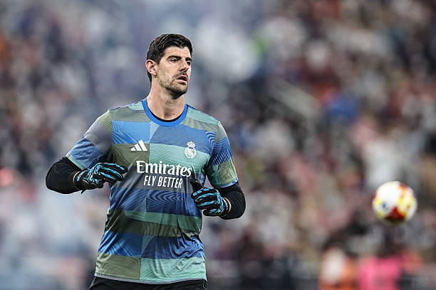 Thủ thành Thibaut Courtois tiếc nuối khi Real Madrid để thua Barcelona.