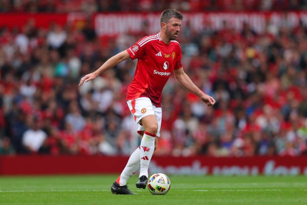 Michael Carrick gây ấn tượng bởi tư duy chiến thuật thông minh và khả năng xử lý bóng sắc sảo lúc còn thi đấu.