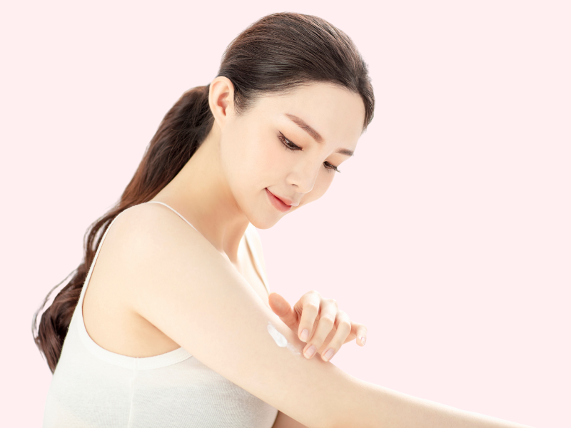 Dầu hạnh nhân ngọt nổi tiếng với khả năng dưỡng ẩm, hỗ trợ làm đều màu da và giảm tình trạng sạm nắng, đặc biệt phù hợp với làn da khô. 