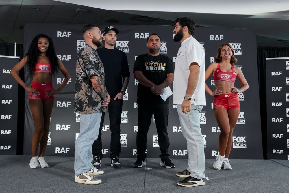 Arman Tsarukyan trong một buổi họp báo.