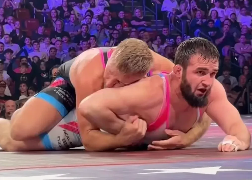 Kyle Dake và Magomedkhabib Kadimagomedov đối đầu tại RAF 5