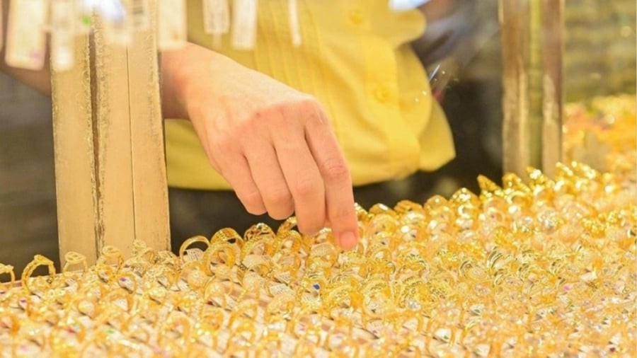 Phú Quý niêm yết vàng miếng SJC mua vào 159,5 triệu đồng/lượng, bán ra 162 triệu đồng/lượng, chênh lệch 2,5 triệu đồng/lượng.

