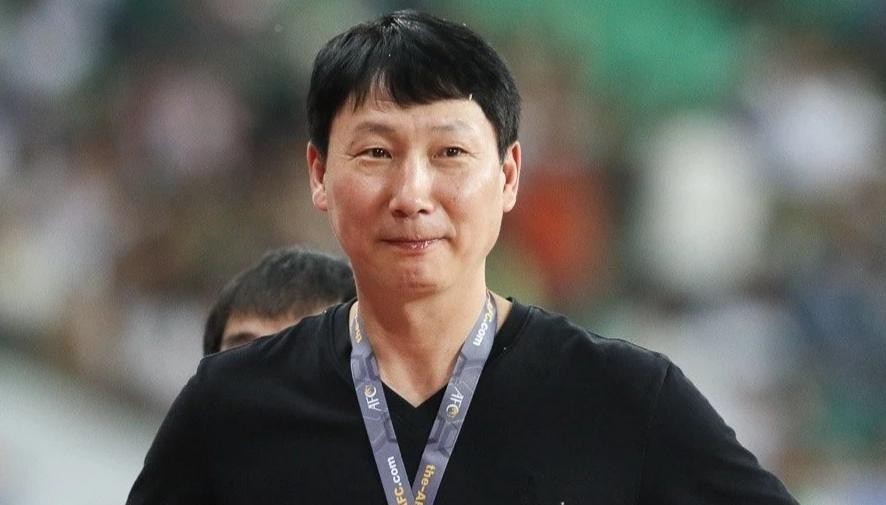 Huấn luyện viên Kim Sang-sik đưa ra những thay đổi kịp thời.