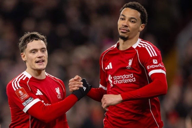 Bộ đôi Wirtz - Ekitike tỏa sáng.