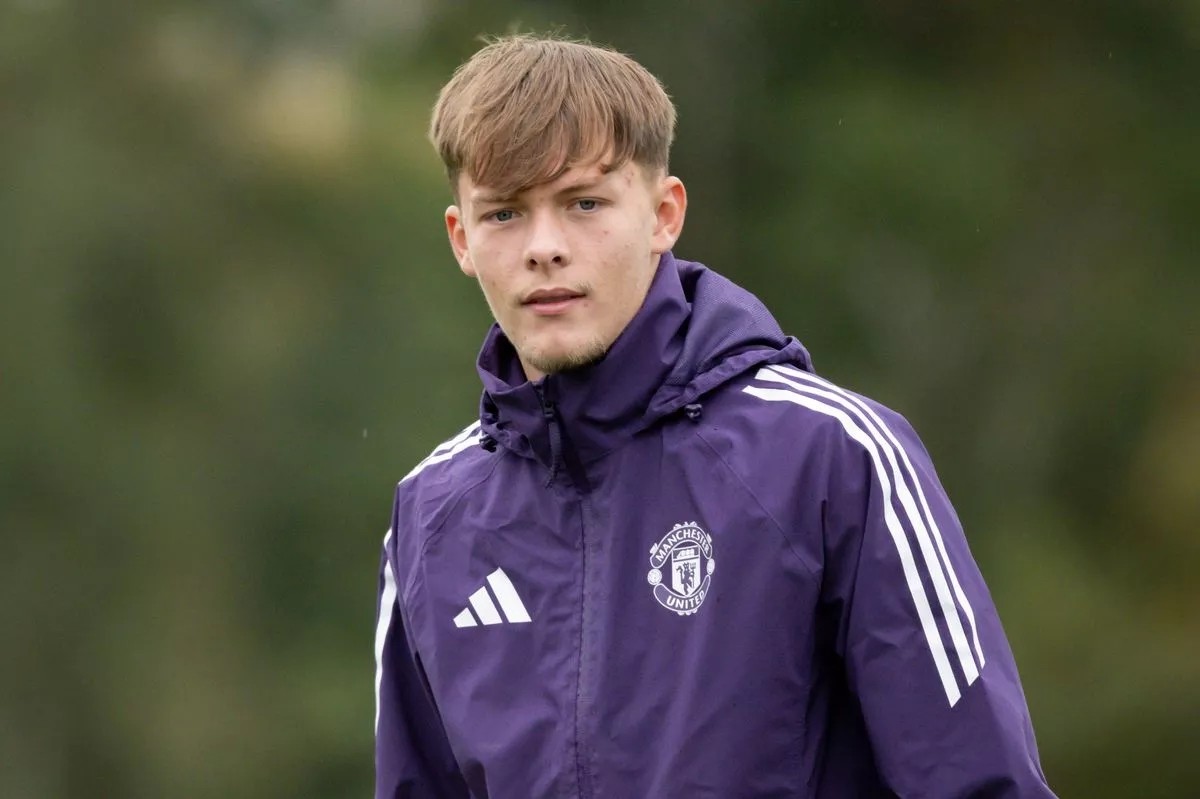 Sam Mather chia tay Manchester United sau 14 năm gắn bó.
