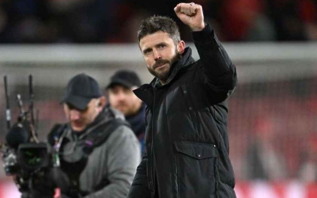 Carrick sắp ngồi ghế nóng Man United.