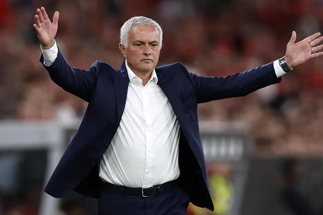 HLV Mourinho thể hiện cái tôi mạnh mẽ trước cuộc chạm trán Porto.