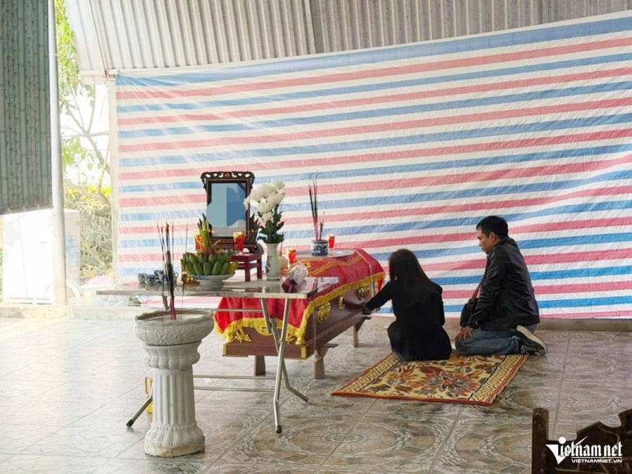 Chiều 14/1, bầu không khí tang thương bao trùm thôn Minh Hương (xã Trung Lộc, Hà Tĩnh) khi thi thể 4 nạn nhân trong vụ tai nạn nghiêm trọng trên cao tốc Pháp Vân – Nghi Sơn được đưa về quê nhà an táng. 