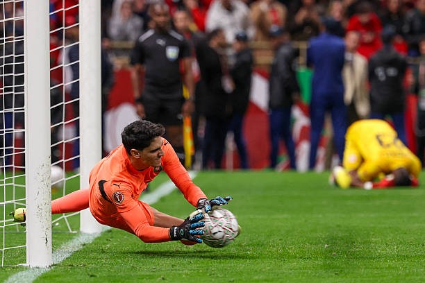 Thủ thành Yassine Bounou cản phá xuất sắc 2 quả phạt đền của Nigeria ở loạt đấu luân lưu cân não.