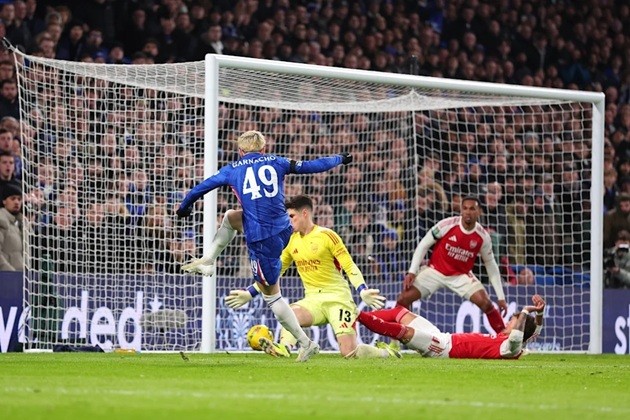 Anh ghi cả 2 bàn thắng cho Chelsea.