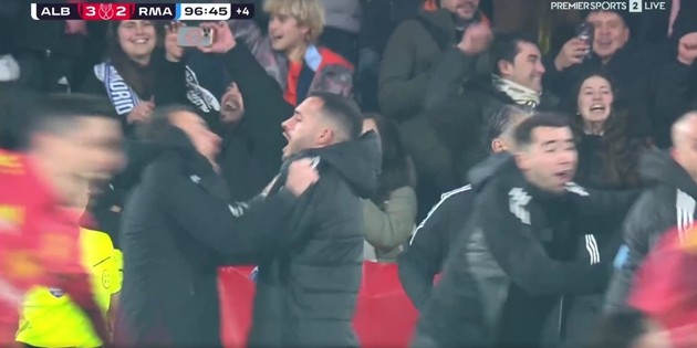 Sự vui sướng của ban huấn luyện viên Albacete sau khi đánh bại Real Madrid.