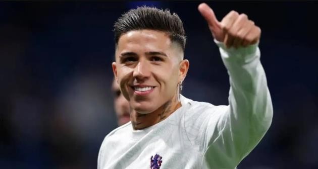 Chelsea lo mắt Enzo Fernandez vào tay PSG.
