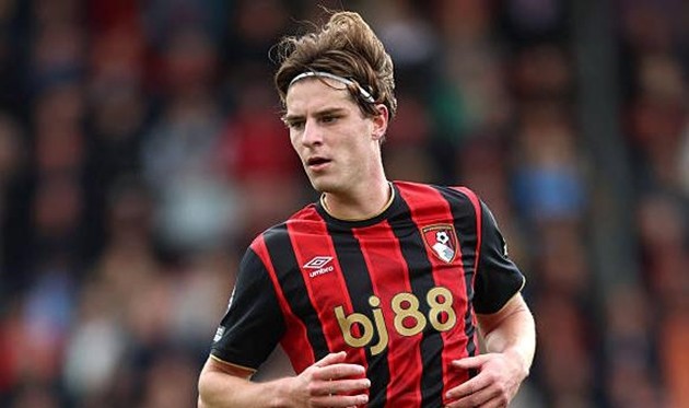 Alex Scott nằm trong tầm ngắm của Manchester City.