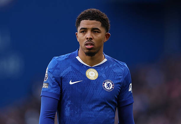 Wesley Fofana thi đấu thiếu chắc chắn khi Chelsea để thua Arsenal. 