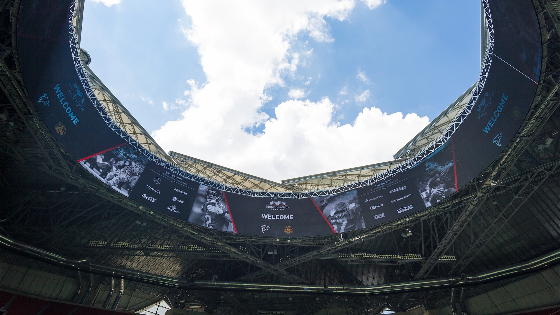 Mái vòm đặc biệt của sân vận động