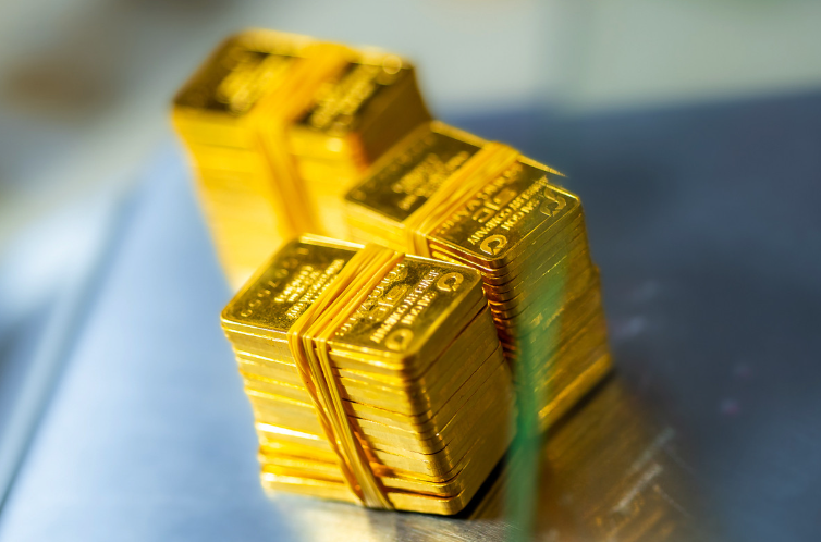 Chiều 15/1, giá vàng 9999 tại SJC được điều chỉnh tăng thêm 200.000 đồng/lượng ở cả hai chiều mua vào và bán ra so với đầu giờ sáng, lên mức 84,6 – 86,6 triệu đồng/lượng.