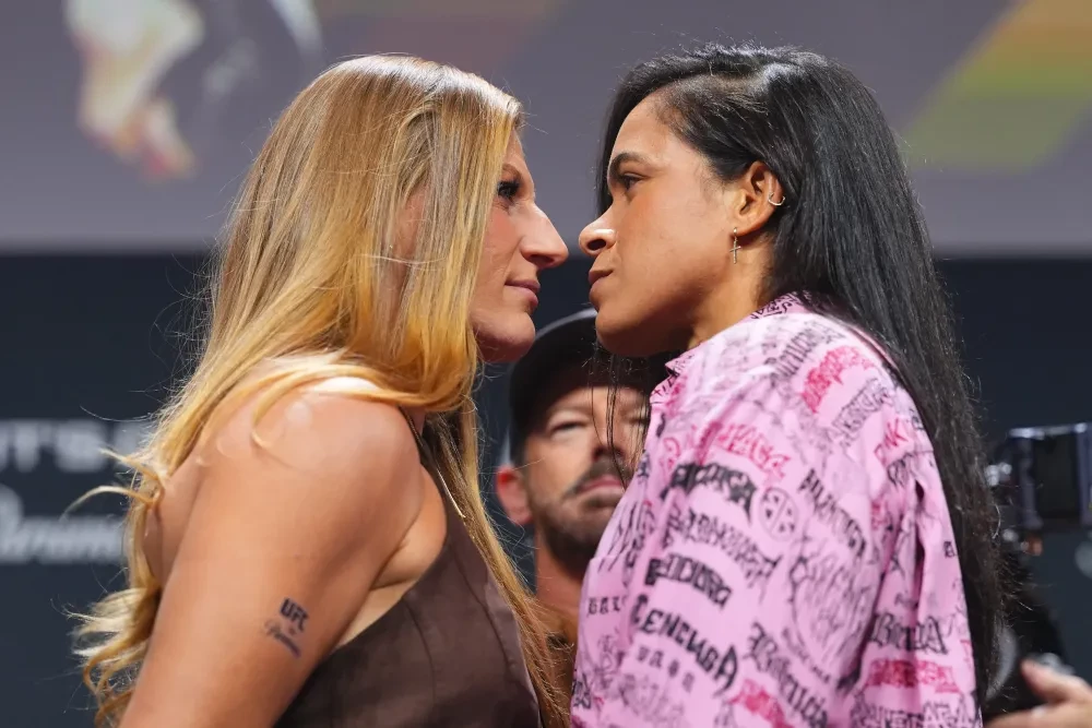 Amanda Nunes và Kayla Harrison tại buổi họp báo UFC It’s On Seasonal Press Conference