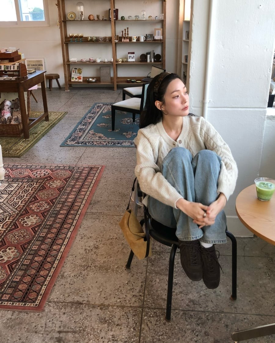 Đây là kiểu áo khoác phù hợp với những ngày thời tiết mát mẻ hoặc se lạnh, khi không cần quá nhiều lớp trang phục dày dặn.