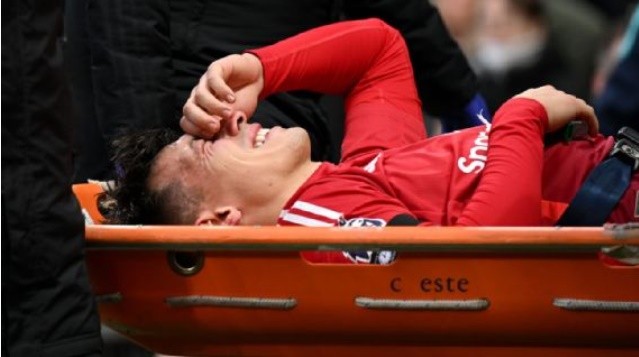 Martinez dính chấn thương dây chằng chéo vào đầu năm 2025.