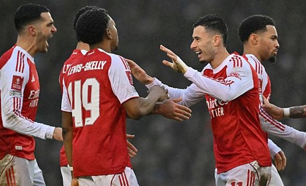 Arsenal được đánh giá cao hơn Nottingham Forest.