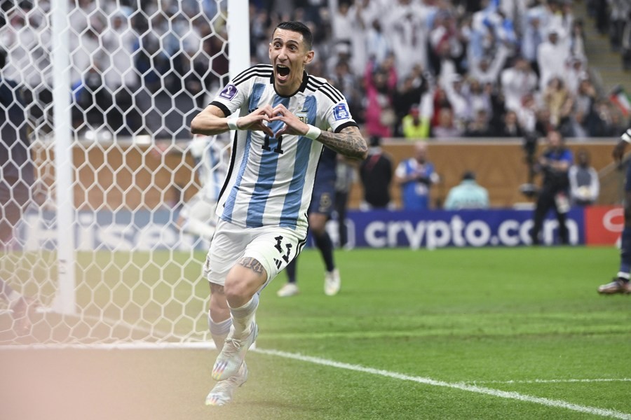 Di Maria đẩy Argentina tiến vào thiên đường.