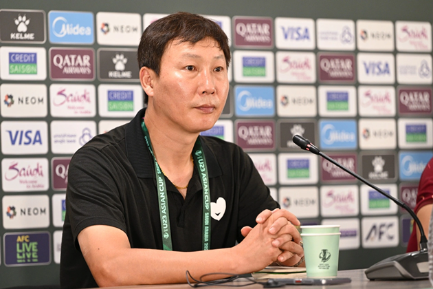 HLV Kim Sang-sik một lần nữa giúp U23 Việt Nam