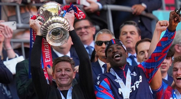 HLV người Áo giúp Palace giành FA Cup