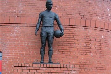 Tượng đài tưởng niệm thảm họa Ibrox, tưởng nhớ thảm kịch năm 1971 cùng với các thảm họa trước đó.