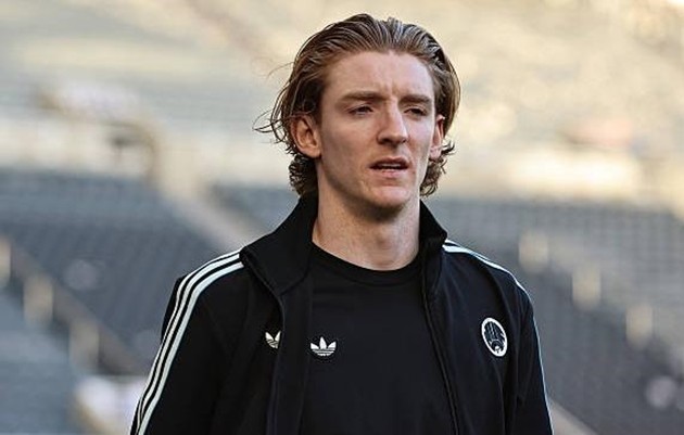 Anthony Gordon nằm trong tầm ngắm của Arsenal.