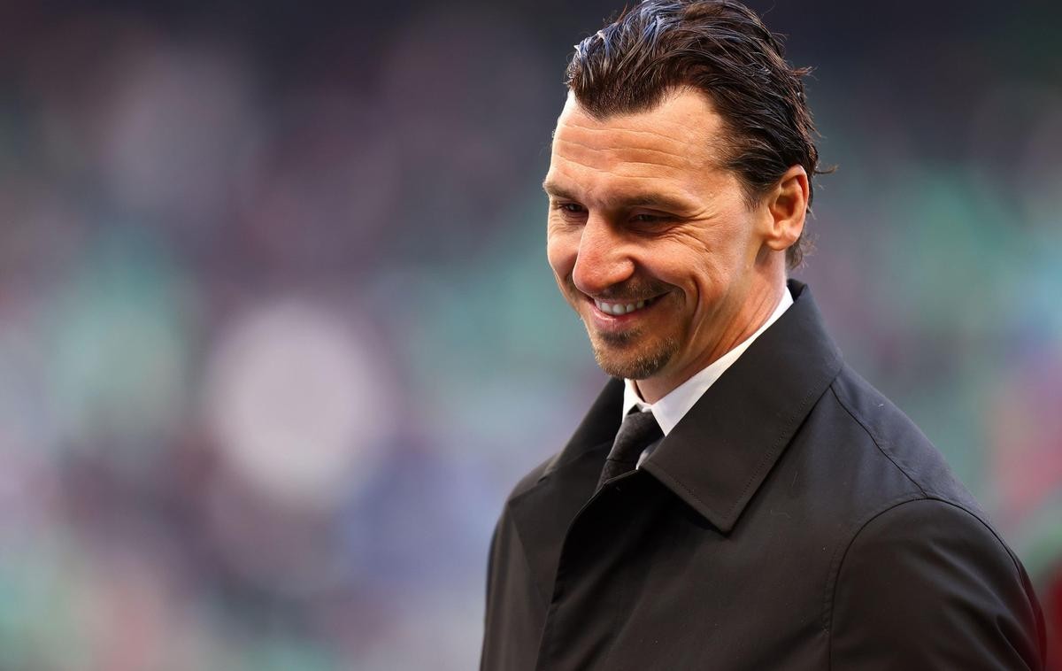 Zlatan rời sân cỏ, học cách sống đời thường.