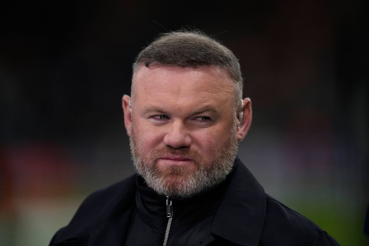 Wayne Rooney không tin Xabi Alonso sẽ đến Manchester United.