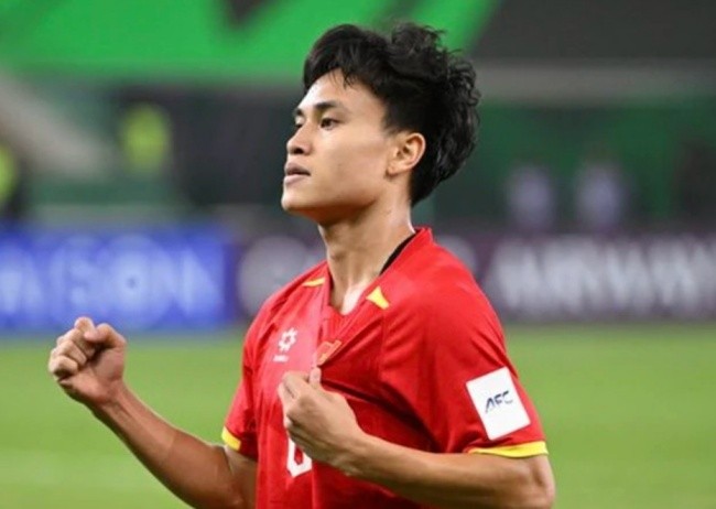 Minh Phúc ghi bàn thắng quyết định cho U23 Việt Nam.