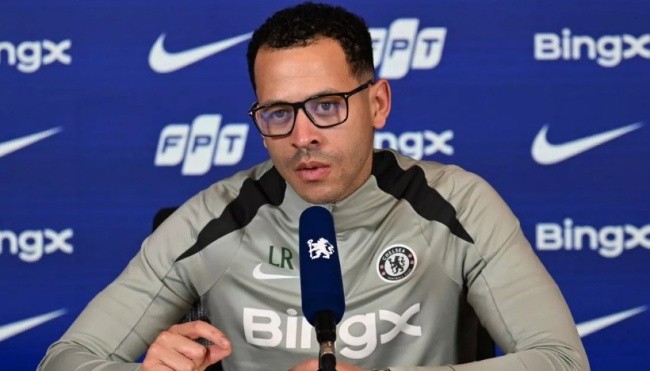 HLV Liam Rosenior trung thành với triết lý của mình.