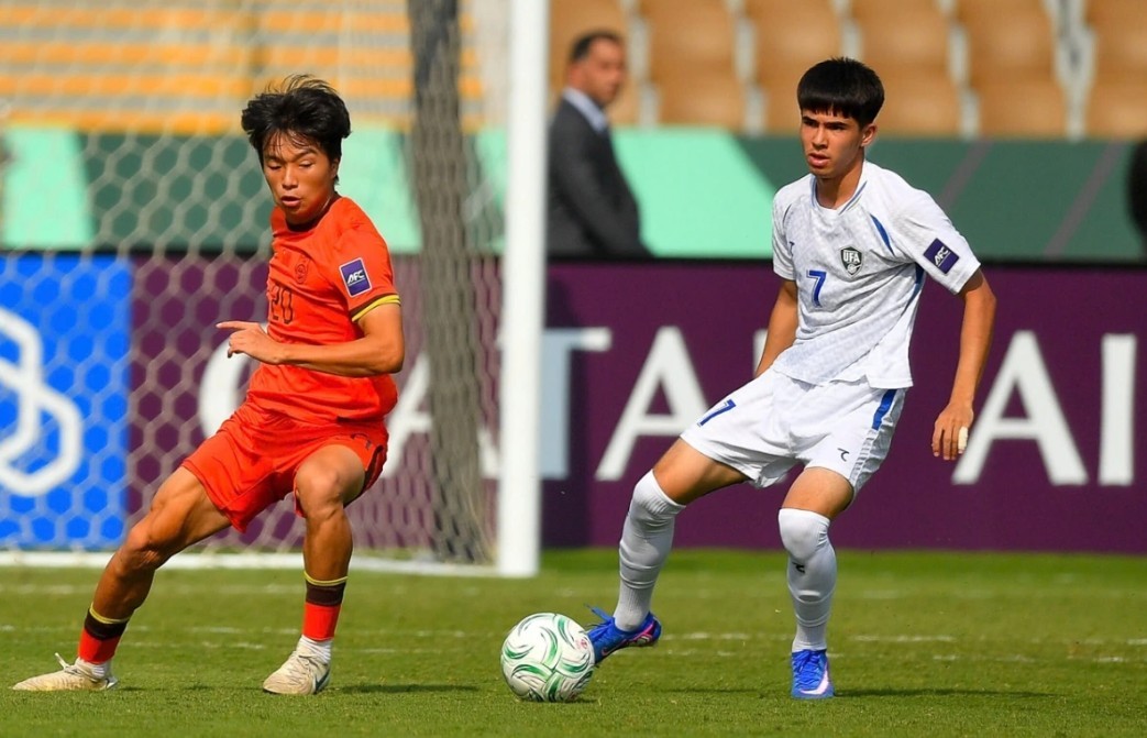 U23 Uzbekistan không thể xuyên phá hệ thống phòng ngự của U23 Trung Quốc. Ảnh: AFC.