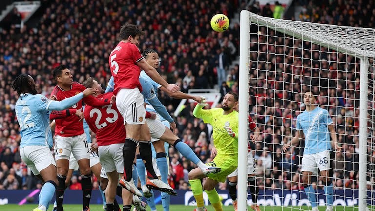 Maguire suýt ghi bàn từ đầu trận.