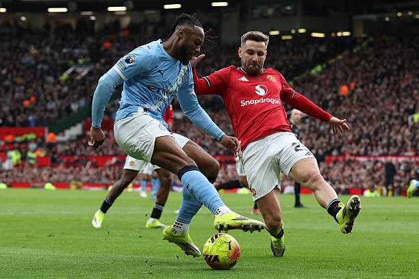 Manchester City tỏ ra bế tắc trước hàng phòng ngự của Manchester United.