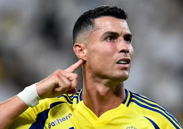 CR7 duy trì vị thế ông hoàng kiếm tiền trong làng bóng đá.
