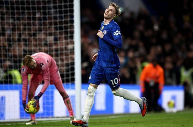 Palmer nâng tỷ số lên 2-0 với pha dứt điểm lạnh lùng.