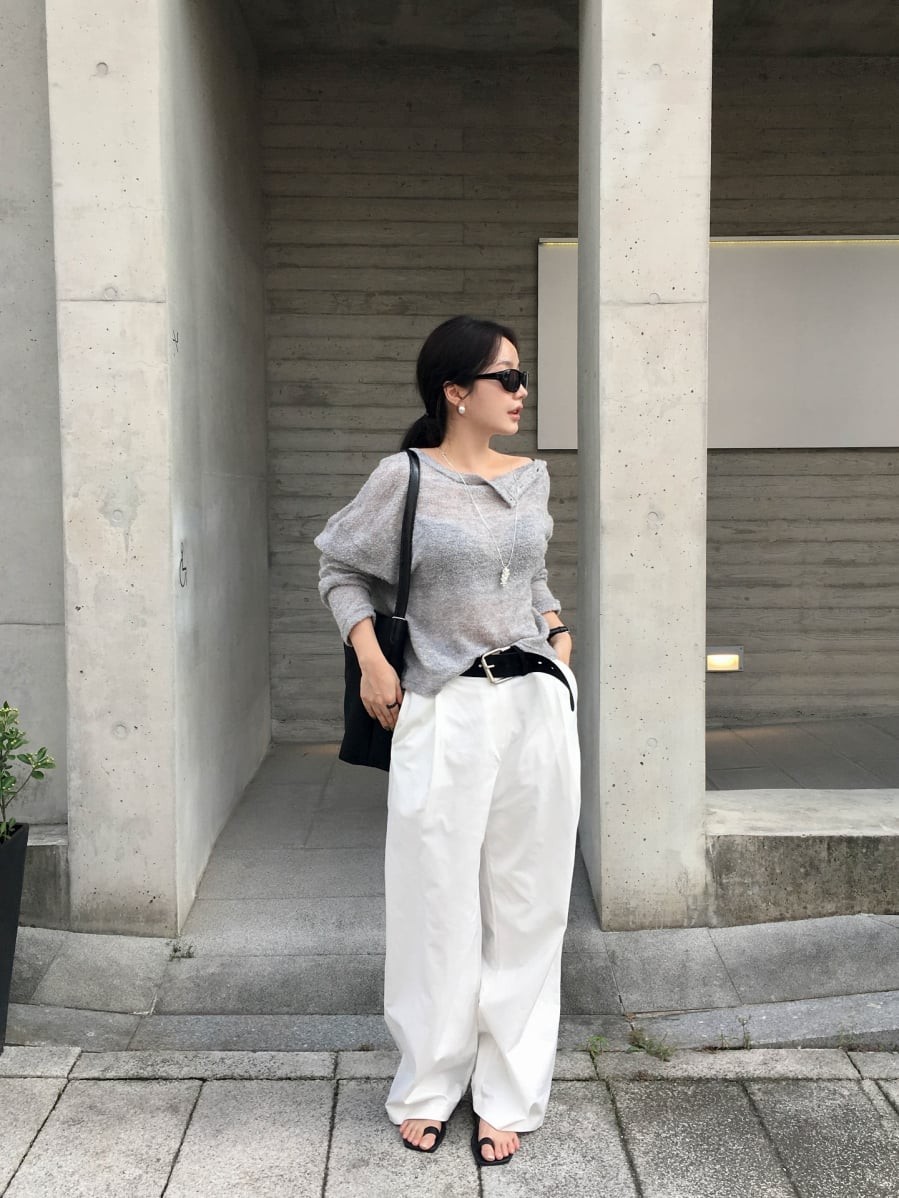 Xám tiếp tục là gam màu được ưa chuộng trong năm 2026 nhờ sự trung tính và tính ứng dụng cao.