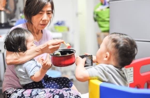 Không thể phủ nhận rằng người trẻ ngày nay đang đối mặt với nhiều sức ép cùng lúc, từ mưu sinh, chi phí sinh hoạt ngày càng tăng đến sự cạnh tranh khốc liệt trong thị trường lao động. 