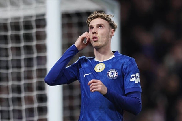 Palmer nâng tỷ số lên 2-0 với pha dứt điểm lạnh lùng.