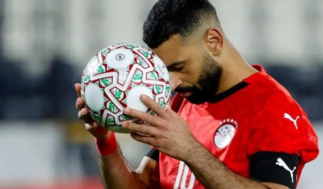 Salah sút hỏng luân lưu.