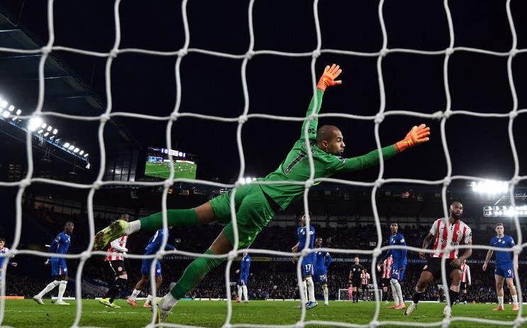 Robert Sanchez — 8.1 điểm: Có những pha cứu thua xuất thần, đầu tiên là ngăn cản pha phản lưới nhà của Tosin và sau đó là từ chối bàn thắng của Kevin Schade. Màn trình diễn này phản ánh đúng phong độ cao gần đây của anh hơn là sự sa sút ở trận đấu giữa tuần.