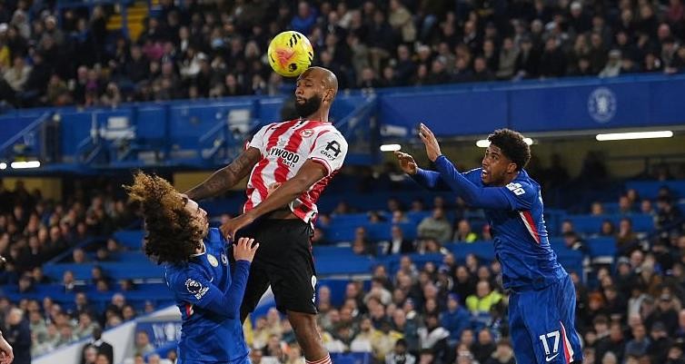 Marc Cucurella — 7.4: Có nhiều khoảng trống để dâng cao nhưng không phải lúc nào cũng tận dụng tốt. Đôi khi trông có vẻ lạc lõng ở cả hai đầu sân.