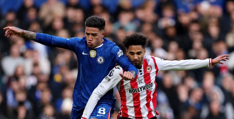 Enzo Fernandez —7.5: Cố gắng xử lý hơi cầu kỳ ở 1/3 cuối sân nhưng thiếu đi sự tinh tế cần thiết. Bù lại, anh pressing tốt trong bàn mở tỷ số của Pedro và có được pha kiến tạo dù thực sự không hề hay biết về điều đó. 